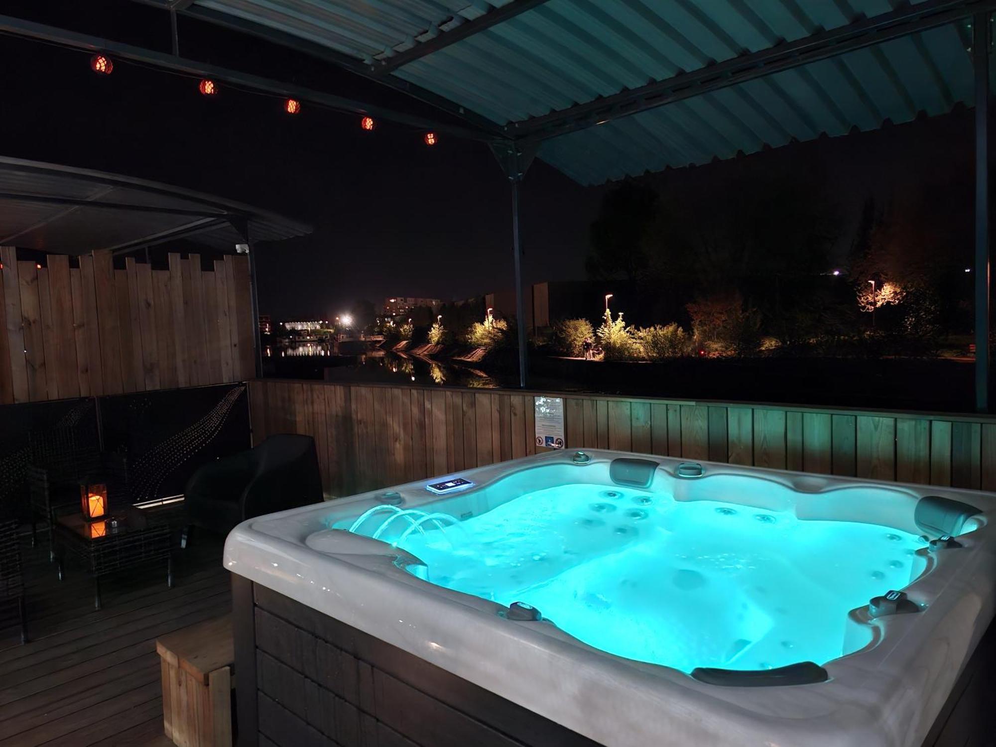 Apartamento La Peniche De Fabrice Avec Jacuzzi Privatif Estrasburgo Exterior foto